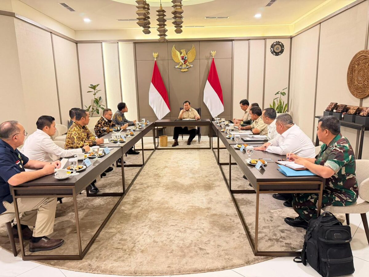 Dari Meja Rapat ke Tengah Rakyat, Prabowo Pastikan Kebijakan Berjalan Nyata